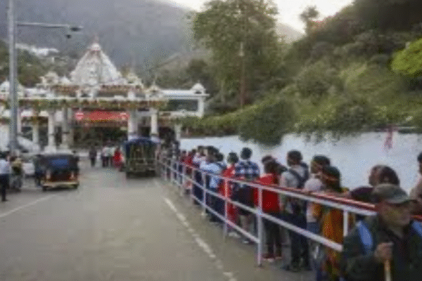 Vaishno Devi Pilgrimage Temporarily Halted Amid Security Concerns: Jammu on High Alert